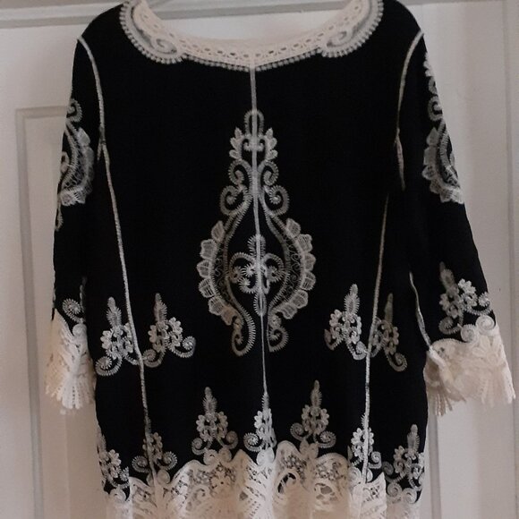 Ultra Pink Lace Embellished Top, Scoop Neck, 3/4 Sleeves, Sizis e L - Picture 5 of 10